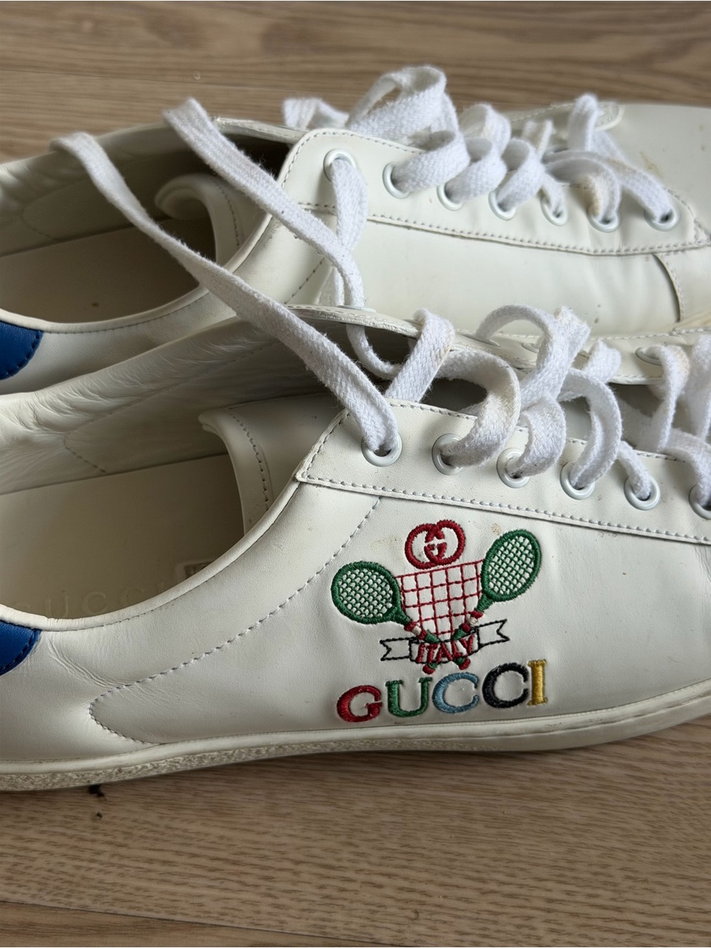 Gucci White Leather Sneakers with Blue Heel and Multicolor Tennis Logo - Picture 4 of 5